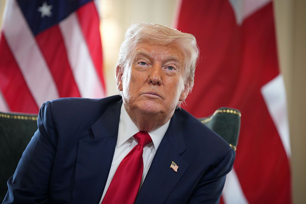 Donald Trump ordena un endurecimiento contra la "desbancarización" motivada políticamente.